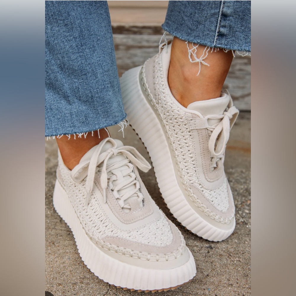 NIB NWT Dolce Vita Dolen Sneakers in Sandstone